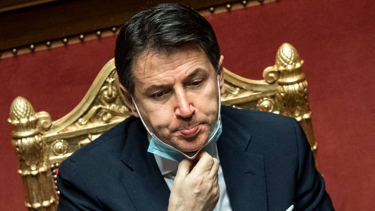 Renuncia primer ministro de Italia