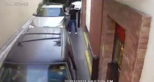 Video | Asaltan a automovilista formado en Automac de McDonald’s