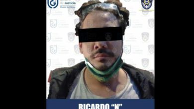 Agentes de la fiscalía capitalina detuvieron al youtuber Rix, acusado de abuso sexual, el 25 de febrero de 2021. Foto cortesía Fiscalía General de Justicia
