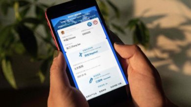 El certificado para viajes internacionales lanzado por China es una aplicación para celular, que muestra y verifica el historial de vacunación y pruebas de coronavirus de la persona, el 9 de marzo de 2021. Foto Afp