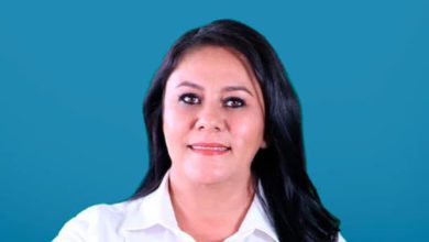 Alejandra Aranda Nieto haciendo campaña en las elecciones 2021