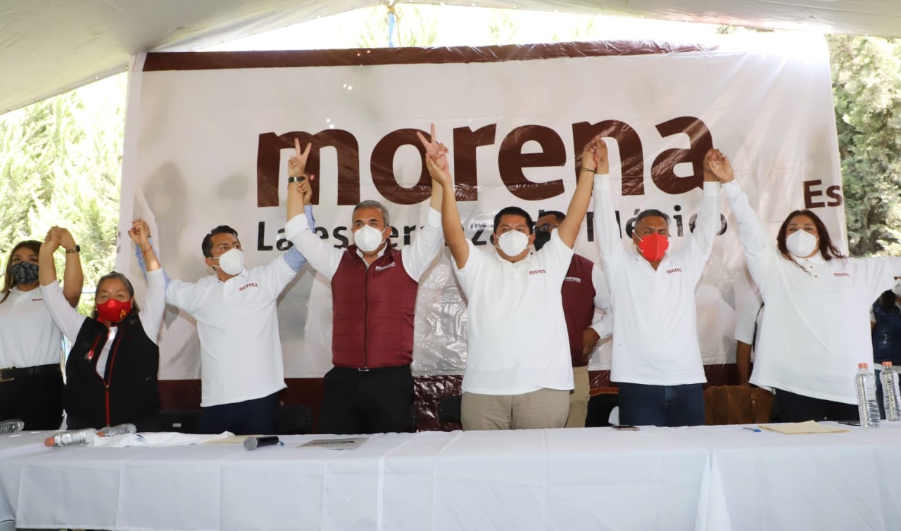 Fernando Vilchis, candidato de Ecatepec, acompañado por morenistas en evento público