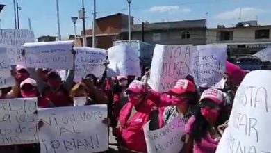 simpatizantes de Fuerza Por México manifestándose a las afueras del Ministerio Público de Los Reyes La Paz en conta del candidato del PRI