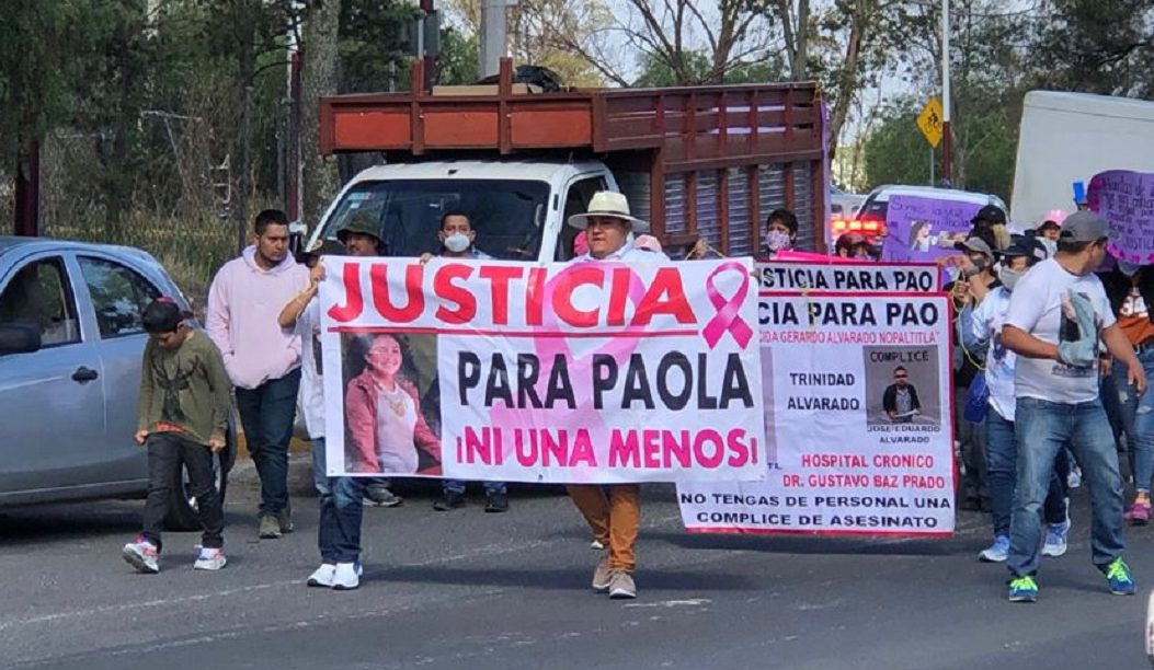 Familiares de la menor marchando en calles de Texcoco