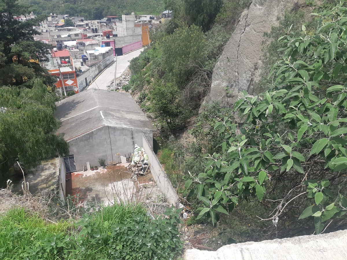 Puente a punto de derrumbar en Naucalpan