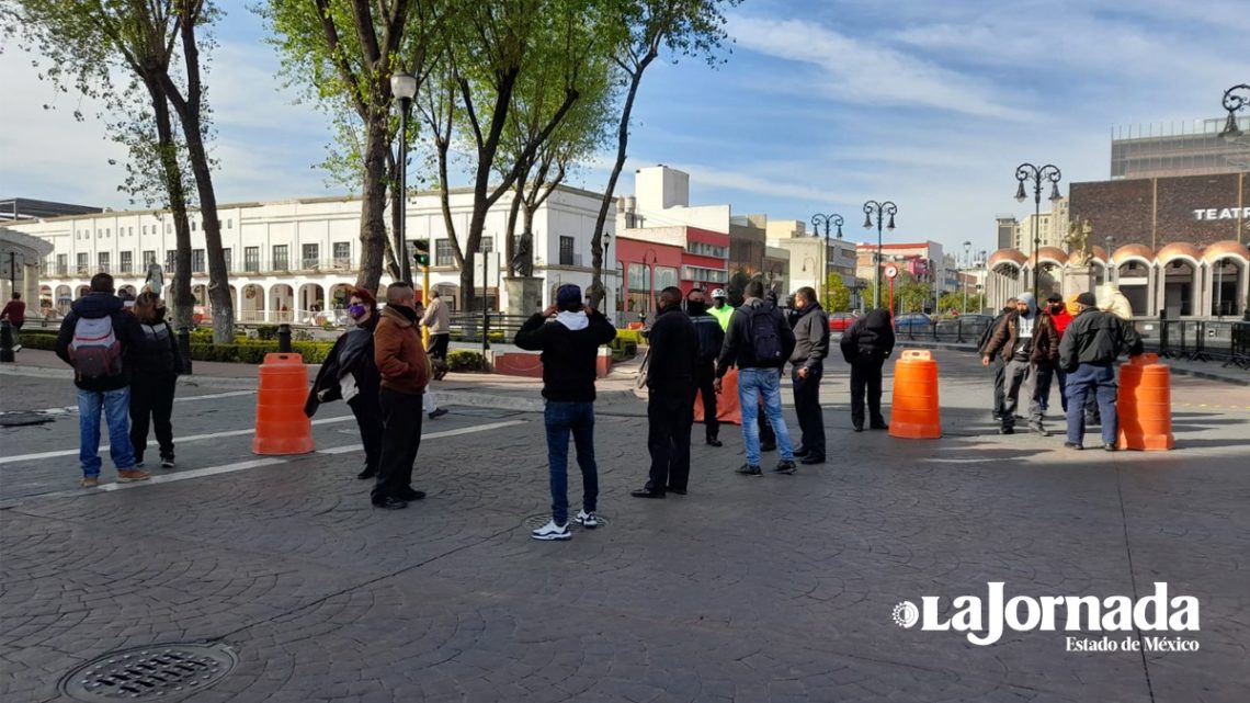 bloquean calles de Toluca