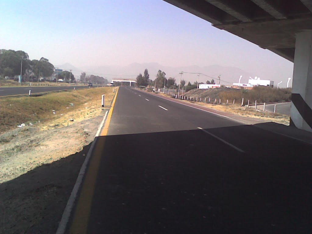 Retorno sobre la carretera Lechería- Texcoco