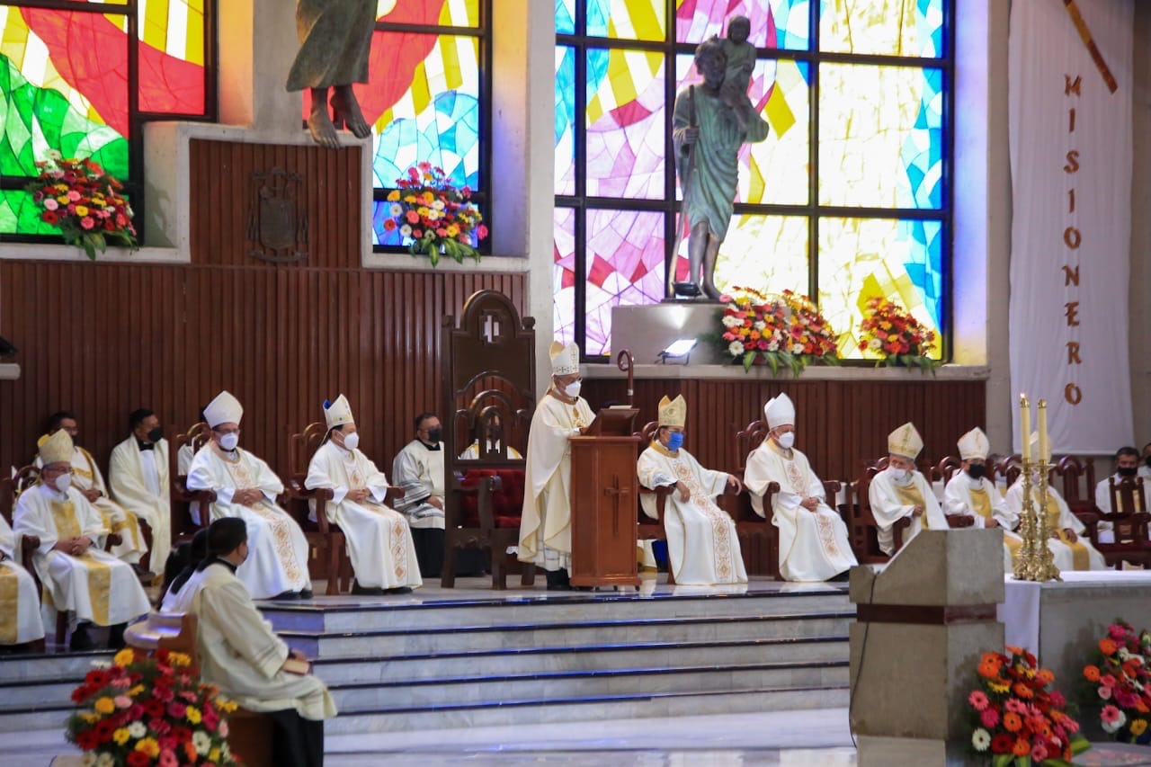 Obispo Roberto Domínguez 15 años al frente de Diócesis de Ecatepec