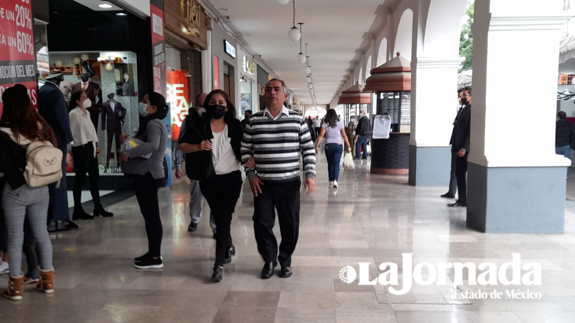 Medidas sanitarias son olvidadas en Toluca pese a incremento de casos por Covid-19