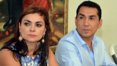 A Abarca y a su esposa se les acusa de estar relacionado con el Cártel Guerreros Unidos y por la desaparición forzada de los 43 normalistas de Ayotzinapa. Foto: LA Jornada