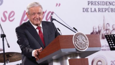 Andrés Manuel López Obrador aseguró que los funcionarios violan la Constitución que impide a cualquier servidor público tener sueldos más elevados que el del Jefe del Ejecutivo. Foto: Presidencia