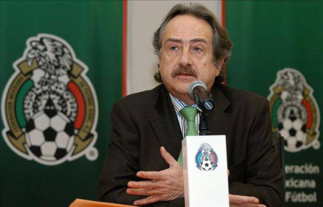 Decio de María, titular de la Federación Mexicana de Futbol fue quien pidió la donación del terreno ubicado en Toluca, Estado de México. Foto: Facebook