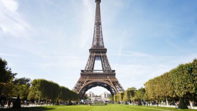 Se dio a conocer que la joven fue atacada sexualmente por cinco hombres cerca de la Torre Eiffel, en el Campo Marte, la madrugada del jueves. Foto: Especial