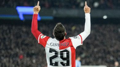 Foto de Santiago Giménez, quien marcó un doblete con el Feyenoord ante la Lazio.