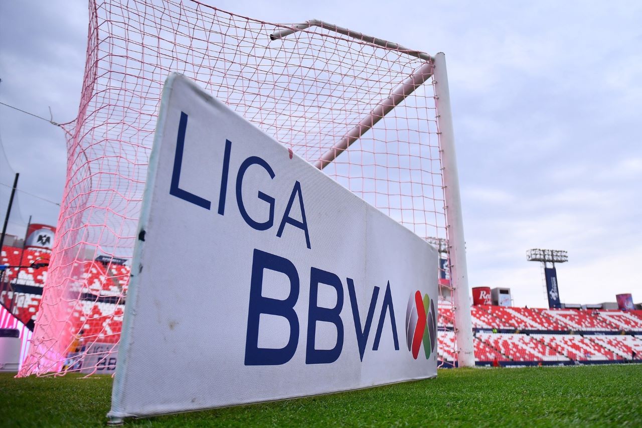 Foto de un cartel de la Liga MX, cuya Liguilla del Apertura 2023 comenzará este miércoles.