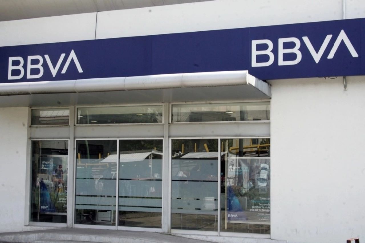 Foto de BBVA, uno de los bancos que no darán servicio el 1 de enero.
