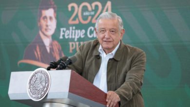 Andrés Manuel López Obrador consideró que hoy la Comisión Federal de Electricidad (CFE) apenas podría producir la energía necesaria para el país si continuara con las políticas anteriores. Foto: Presidencia