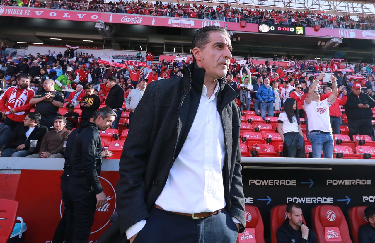 Foto de Renato Paiva, entrenador del Toluca FC.