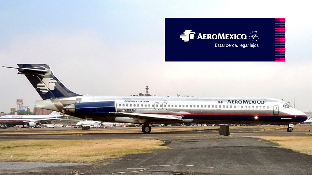 La aeronave que cubría la ruta Ciudad de México a Ciudad Juárez se vio interrumpida por una mujer, no se especifica de cuantos meses de embarazo, quien empezó con los trabajos de parto. Foto: Captura