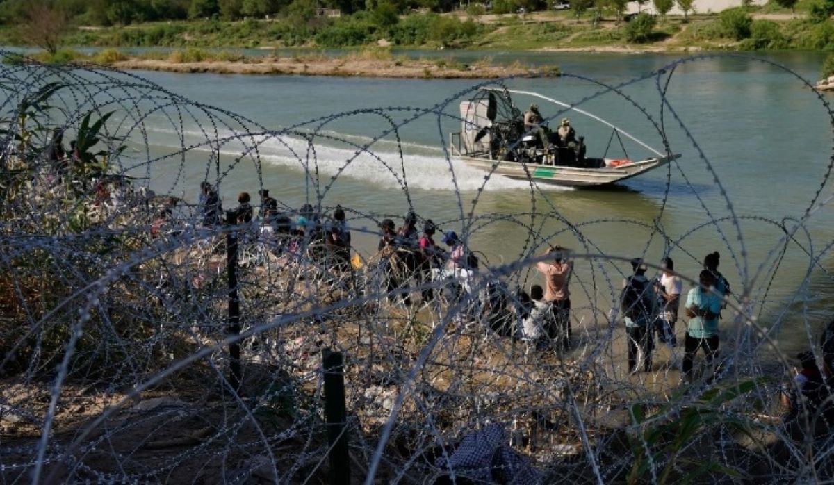 Dicha ley, da a la policía amplios poderes para arrestar a migrantes sospechosos de cruzar la frontera ilegalmente. Foto: La Jornada
