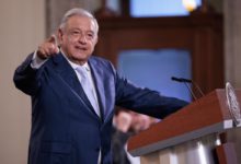 El Presidente Andrés Manuel López Obrador aseguró que en la debacle del ISSSTE participaron como 30 empresas vinculadas con políticos para beneficiar a sus familiares. Foto: Presidencia