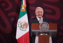 El Presidente Andrés Manuel López Obrador explicó que se llevará dos meses al menos para que el primer trabajador pueda cobrar su compensación. Foto: Presidencia