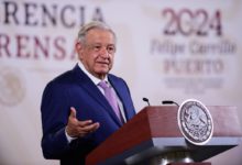 El Presidente Andrés Manuel López Obrador aseguró que el planteamiento para usar las Afores inactivas de trabajadores mayores de 70 años no es para confiscarlas, porque el derecho a reclamar su dinero no prescribe. Foto: Presidencia