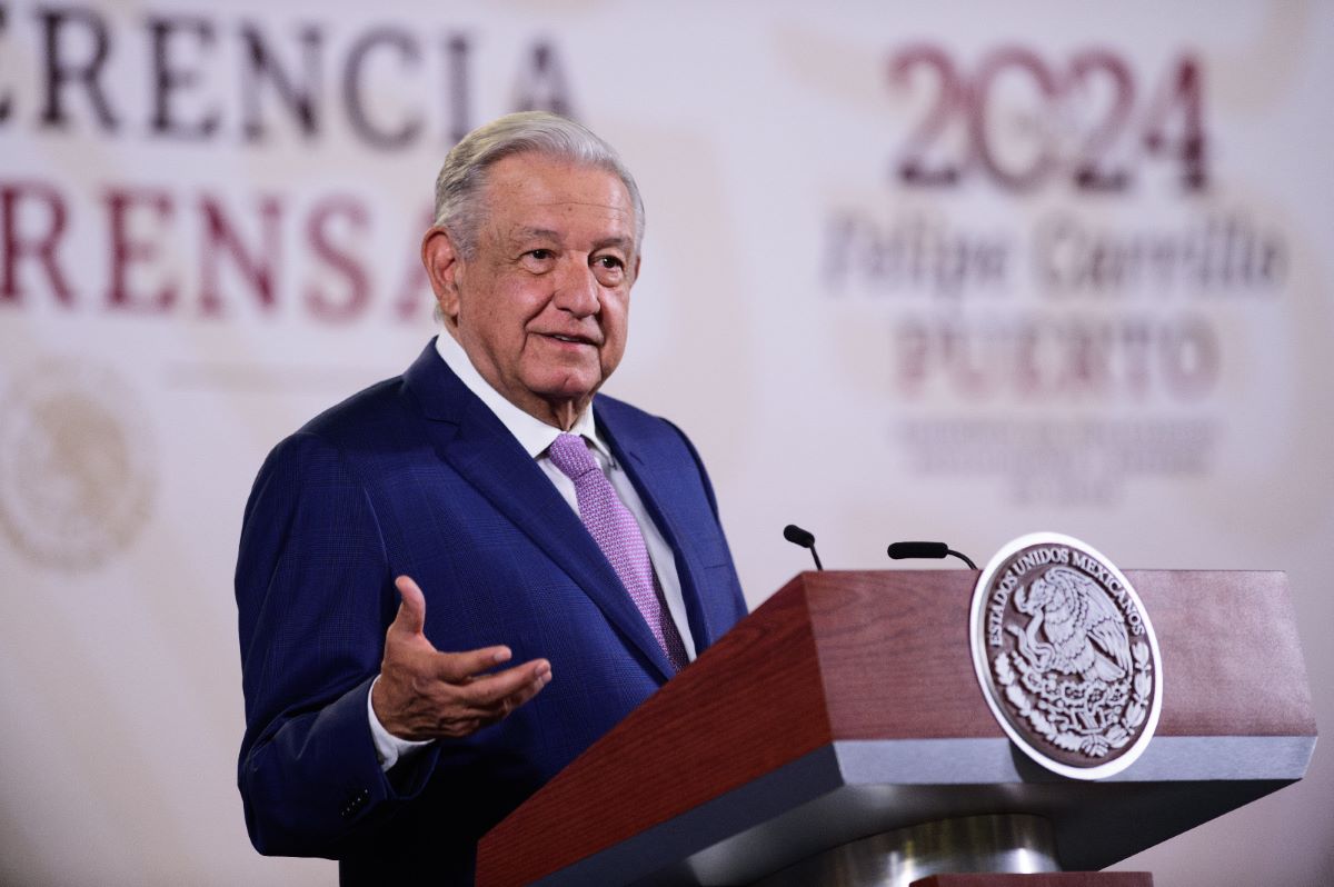 El Presidente Andrés Manuel López Obrador aseguró que el planteamiento para usar las Afores inactivas de trabajadores mayores de 70 años no es para confiscarlas, porque el derecho a reclamar su dinero no prescribe. Foto: Presidencia