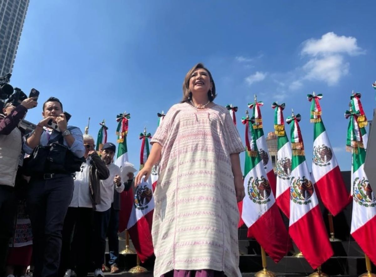 La abanderada de la colación "Fuerza y Corazón por México" reveló en redes sociales que durante el primer debate presidencial se sintió incómoda por no usar huipil. Foto: La Jornada