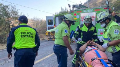Según la información, familiares de las víctimas, que viajaron desde Guanajuato, identificaron y reclamaron los cuerpos de los accidentados. Foto: La Jornada.